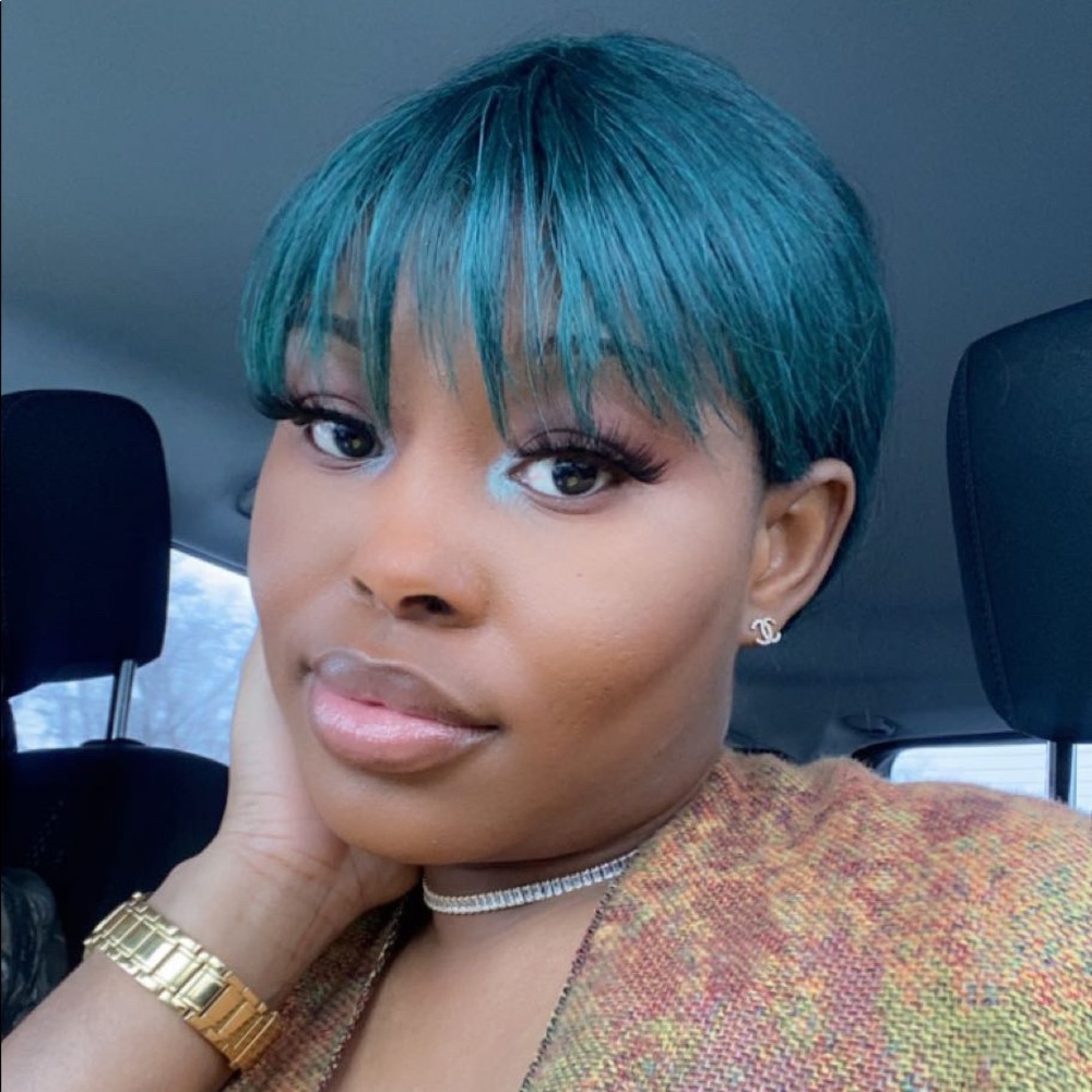 Meet your Posher, Saraline